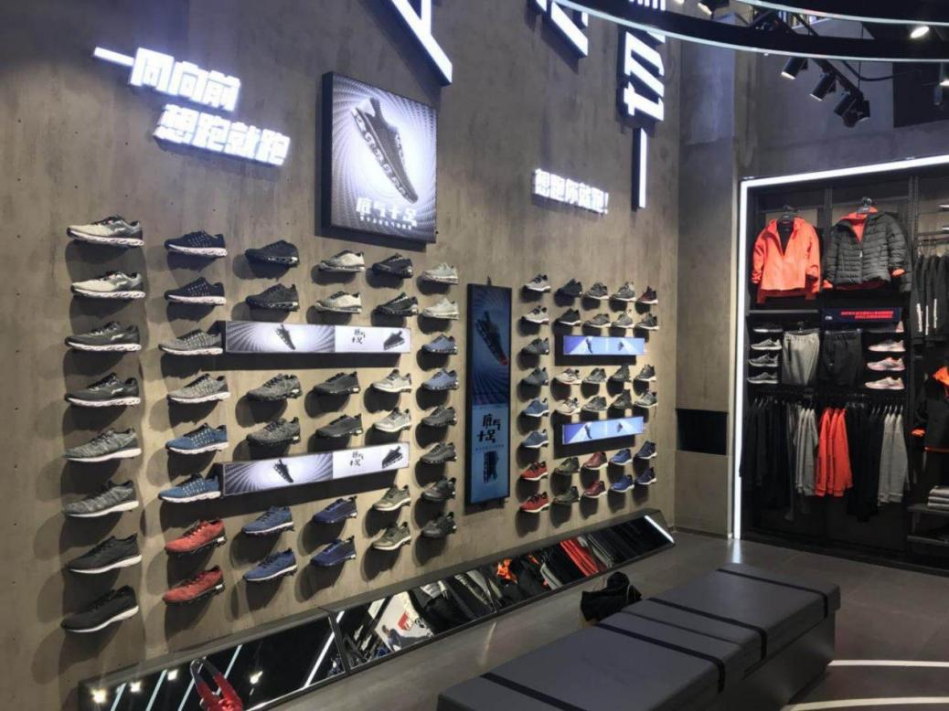 DNR DISLAY's new retail Stretched Bar LCD Display makes the store live-2