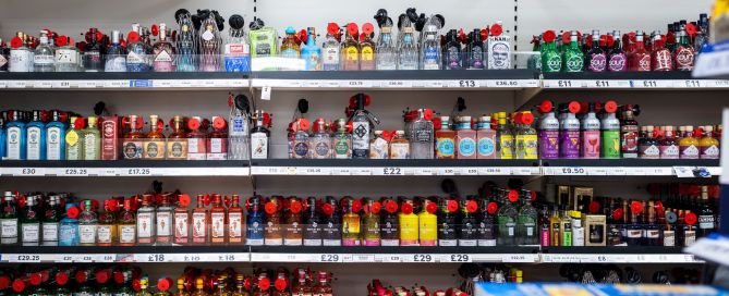 strectched bar lcd display in stores